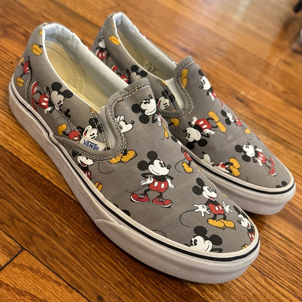 Vans x Disney Mickey Mouse Classic Slip On Sneaker Men’s 7 / Women’s 8.5 (Rare)